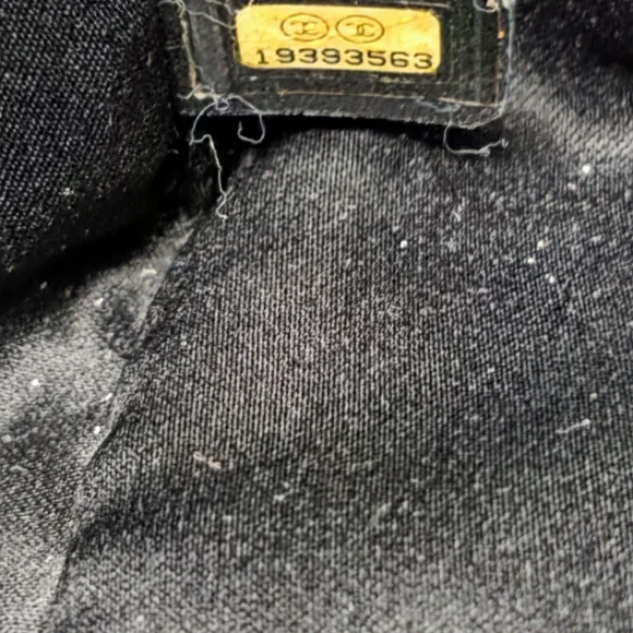 Chanel Black Quilted Shoulder Bag - Picture 10 of 14